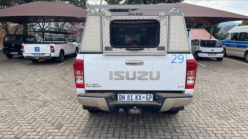 2015 Isuzu KB300 Diesel Double Cab - Image 2
