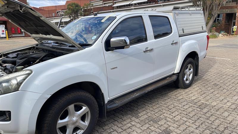 2015 Isuzu KB300 Diesel Double Cab - Image 3