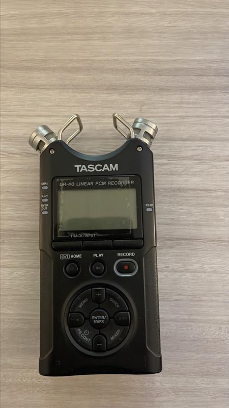 TASCAM DR-40 Linear PCM Portable Digital Audio Recorder